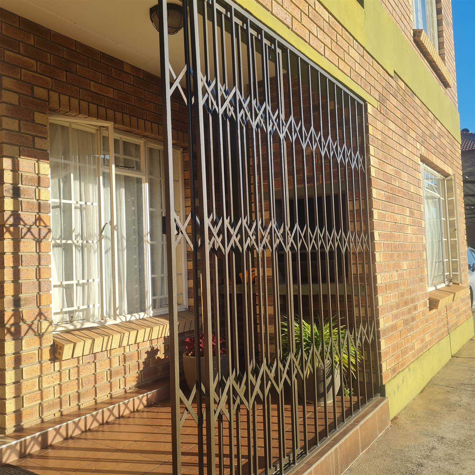 2 Bed Townhouse in Waterval East photo number 11
