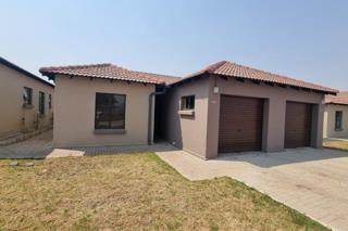 3 Bed Townhouse in Meyerton photo number 6