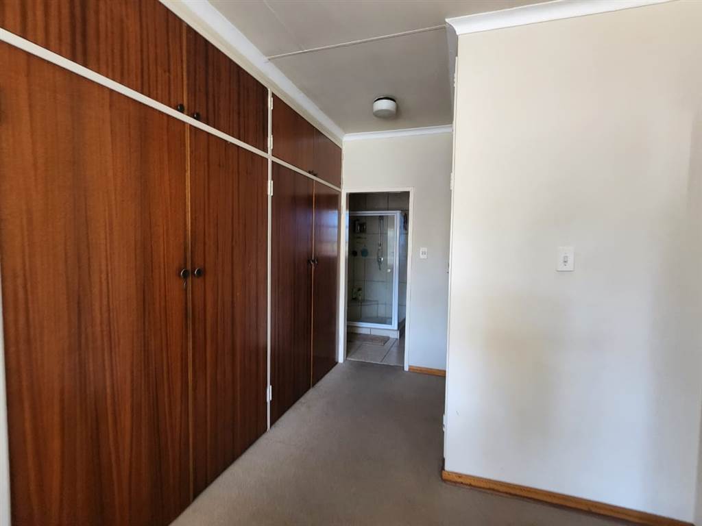 3 Bed Duplex in Garsfontein photo number 9