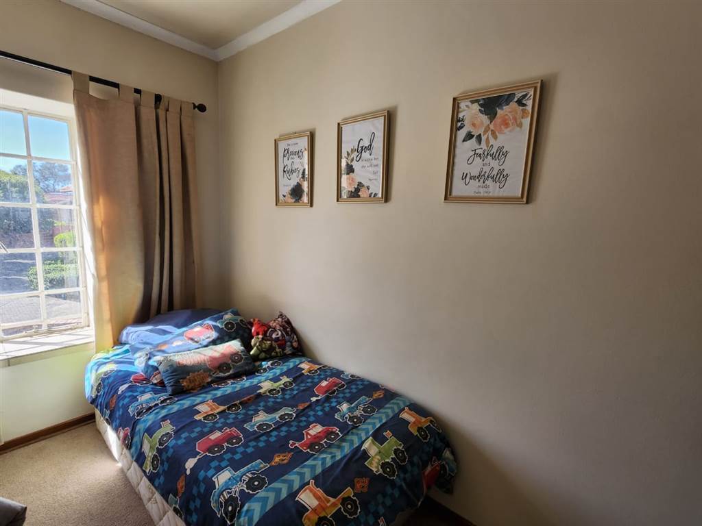 3 Bed Duplex in Garsfontein photo number 12