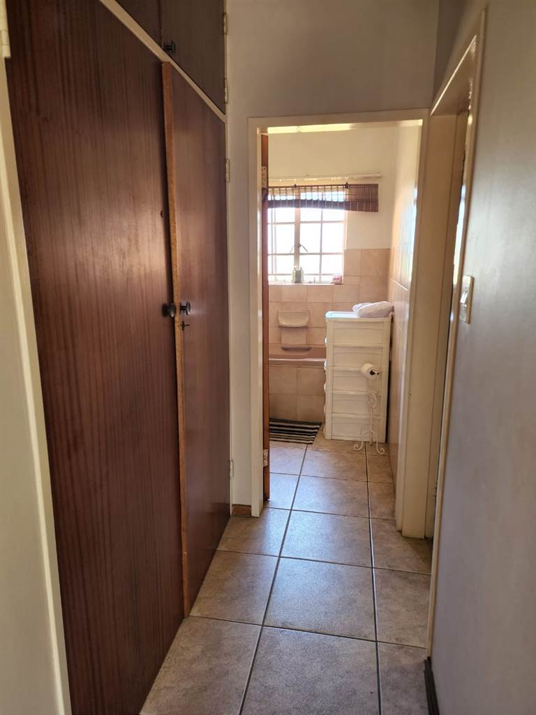 3 Bed Duplex in Garsfontein photo number 13