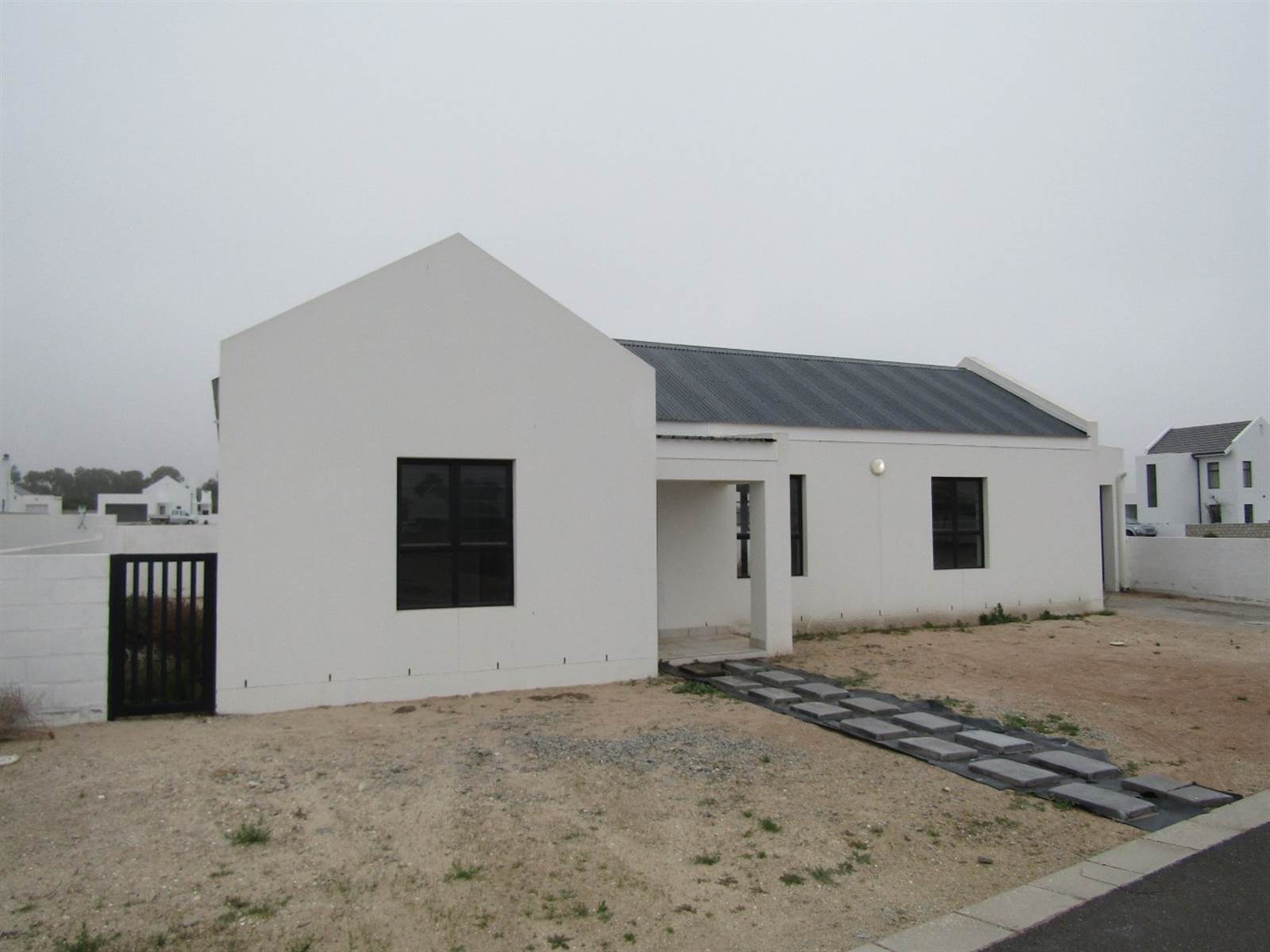 2 Bed House in Britannia Bay photo number 2