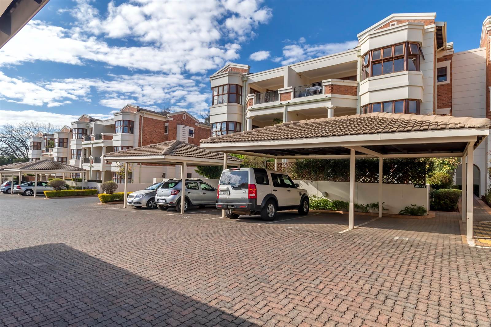 2 Bed Apartment in Bryanston East photo number 23