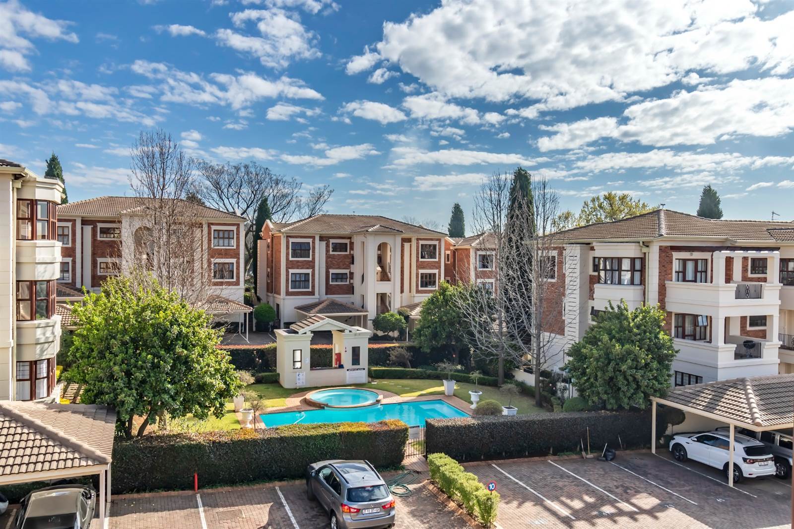 2 Bed Apartment in Bryanston East photo number 1