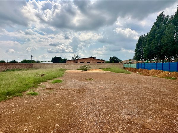 1 454 m² Land