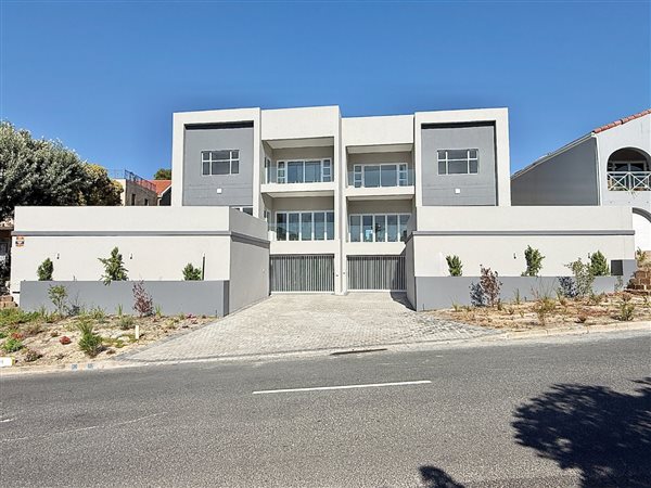 4 Bedroom House 4 Bedroom House