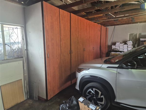 4 Bedroom House 4 Bedroom House