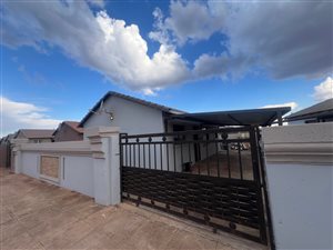 House in Protea Glen
