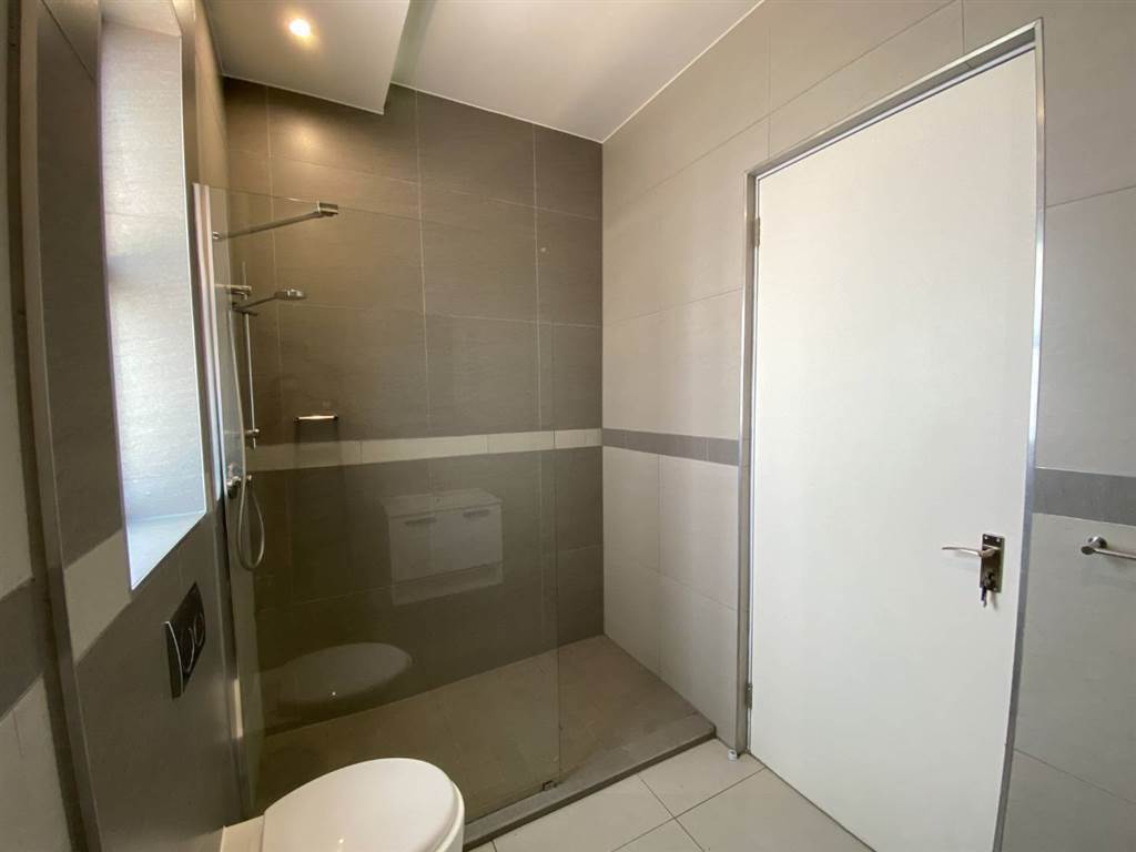 2 Bed Apartment in Modderfontein photo number 11