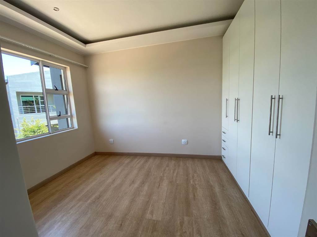 2 Bed Apartment in Modderfontein photo number 8