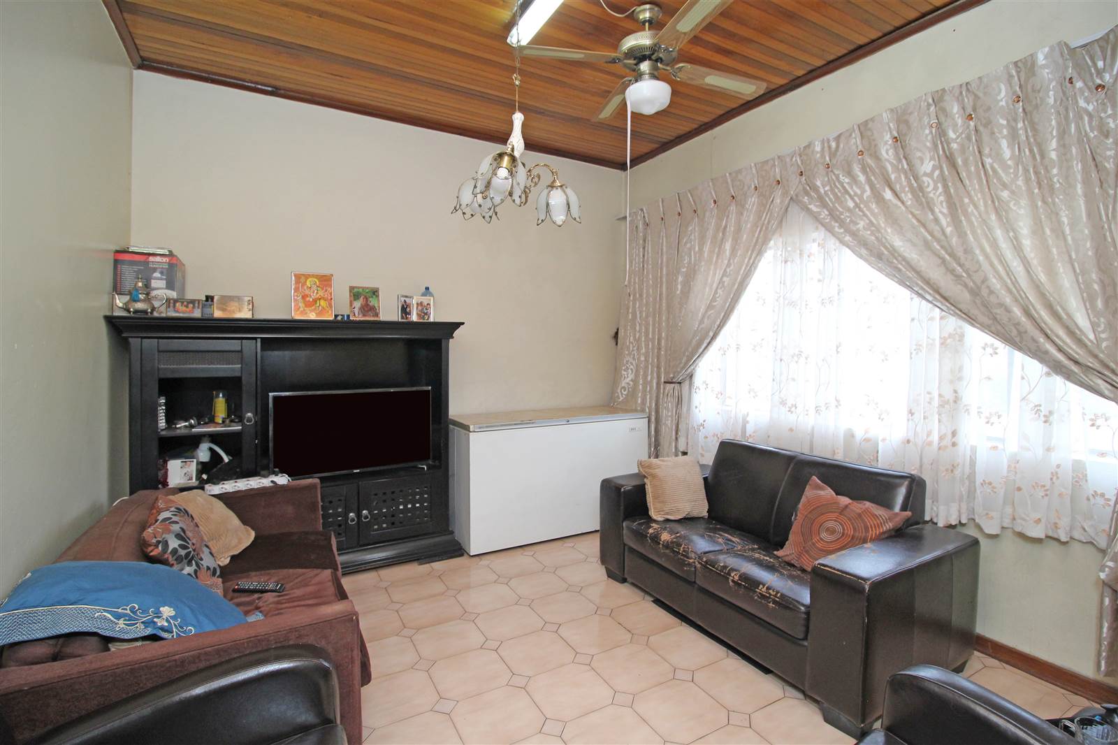 10 Bed House in Fordsburg photo number 13