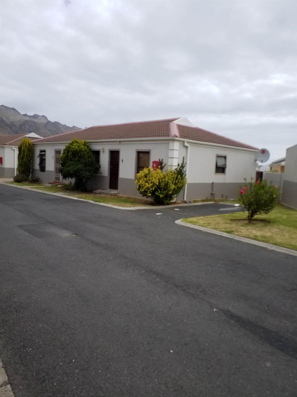 2 Bed Townhouse in Gordons Bay Central photo number 3