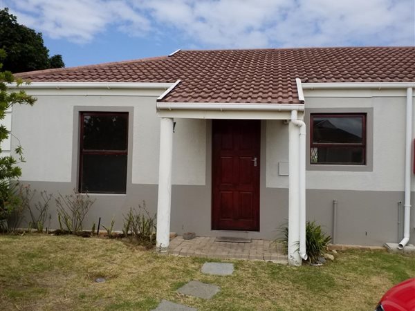 2 Bed Townhouse in Gordons Bay Central