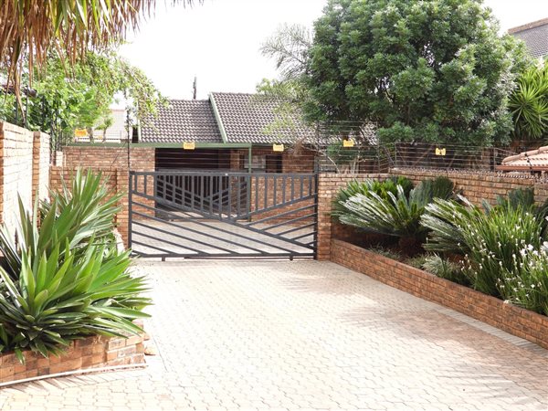 2 Bedroom Townhouse 2 Bedroom Townhouse