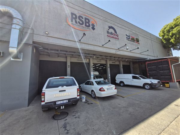 8 600  m² Industrial space