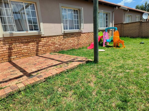 3 Bed Townhouse in Magaliesberg Country Estate