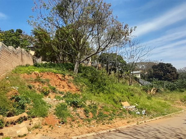 1100 m² Land available in Cato Manor