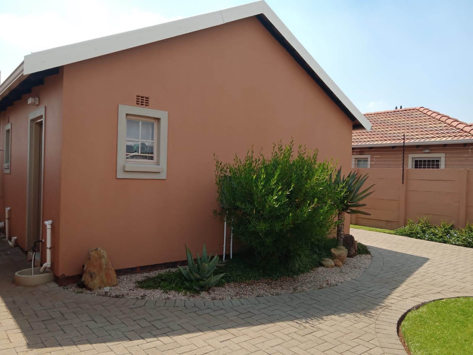 2 Bed House in Naturena photo number 10