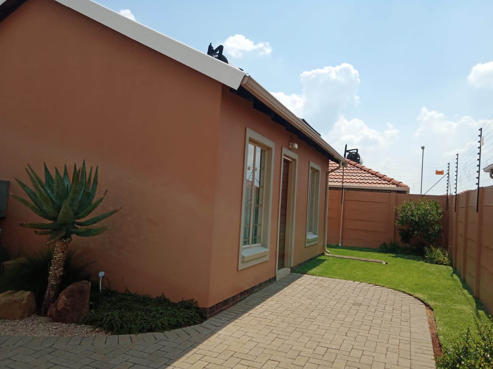 2 Bed House in Naturena photo number 1