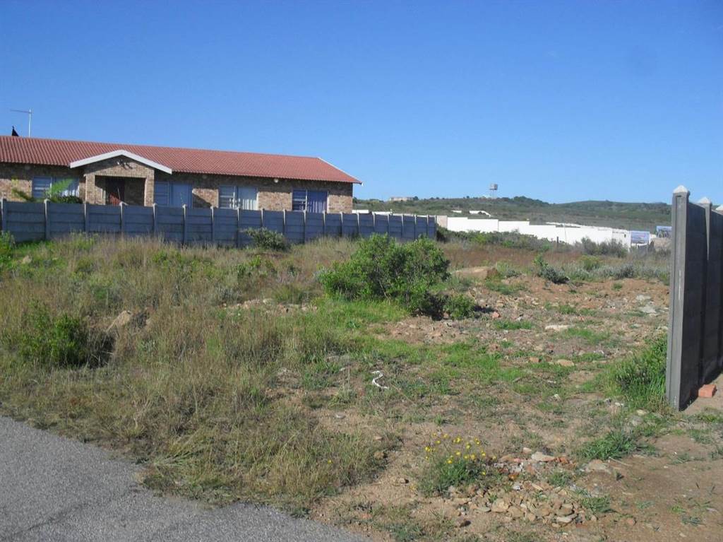 700 m² Land available in Wavecrest photo number 1
