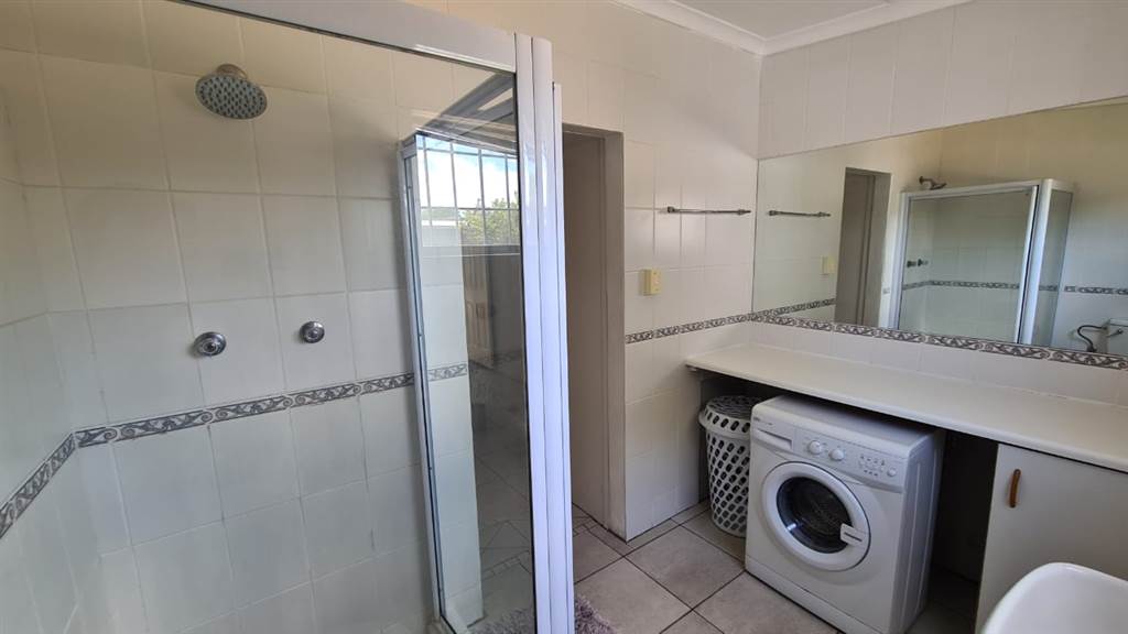 3 Bed House in Gordons Bay Central photo number 11