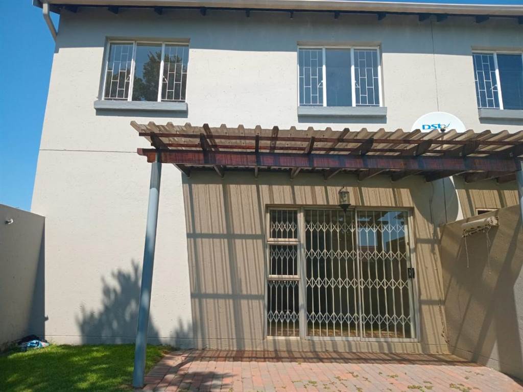 2 Bed Townhouse in Greenstone Hill photo number 1