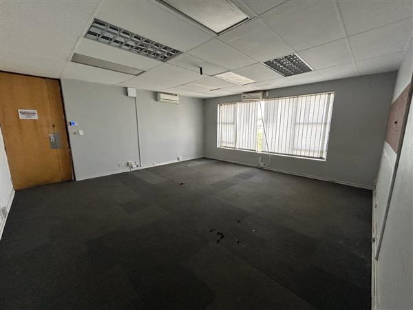 173  m² Commercial space