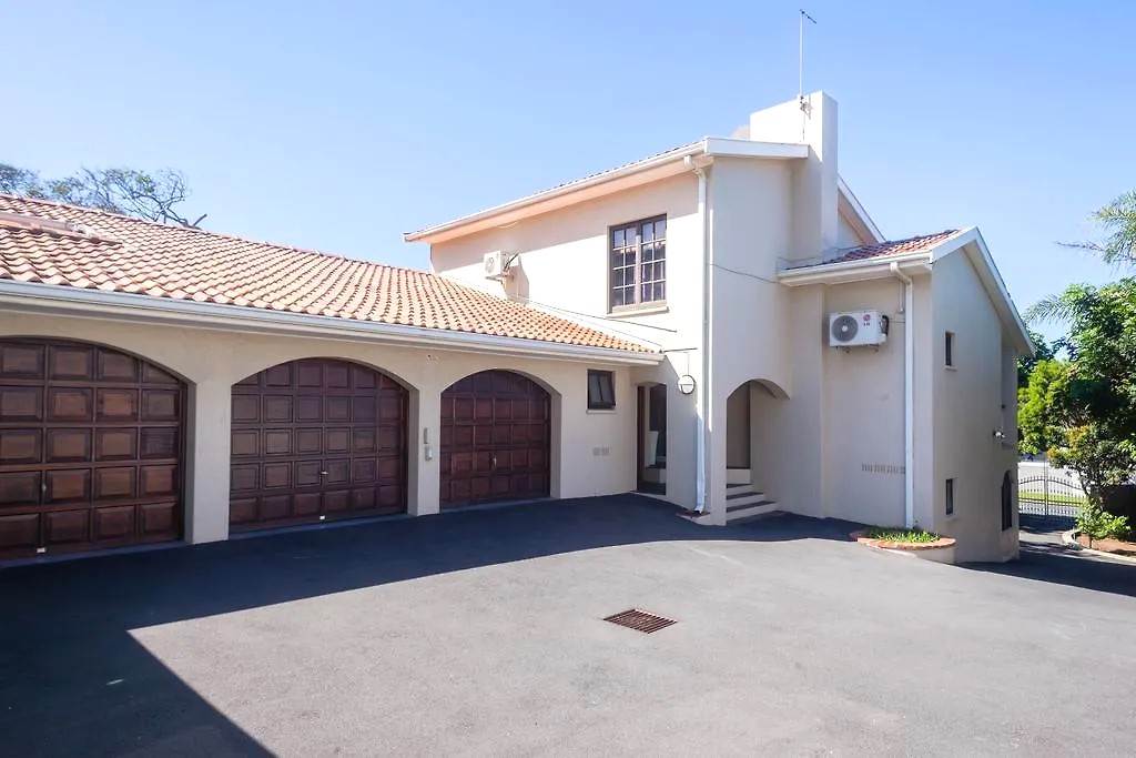 6 Bed House in Umhlanga Rocks photo number 1