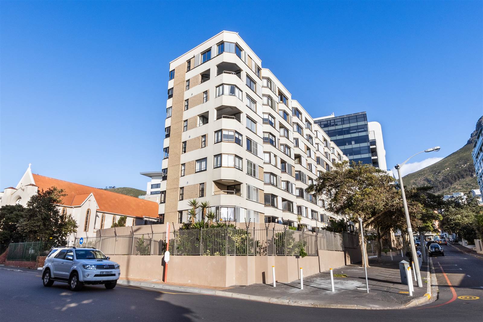 2 Bed Apartment in Fresnaye photo number 18