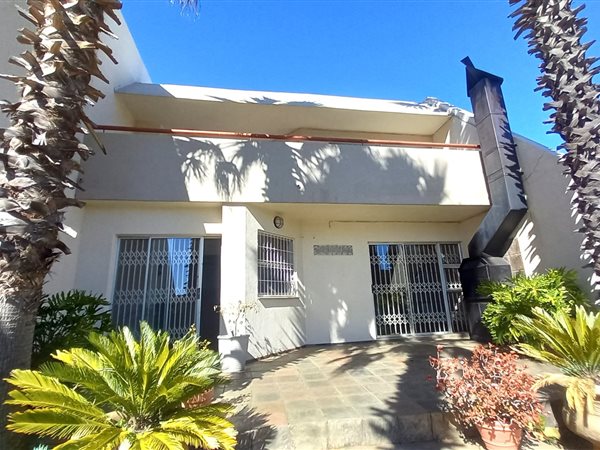 3 Bedroom Townhouse 3 Bedroom Townhouse