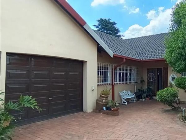 4 Bedroom House 4 Bedroom House