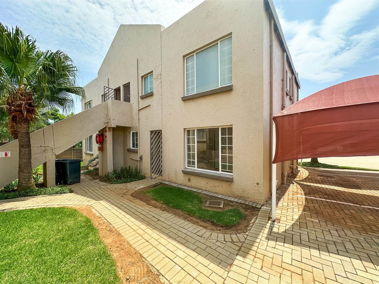 2 Bed Townhouse in Garsfontein photo number 29