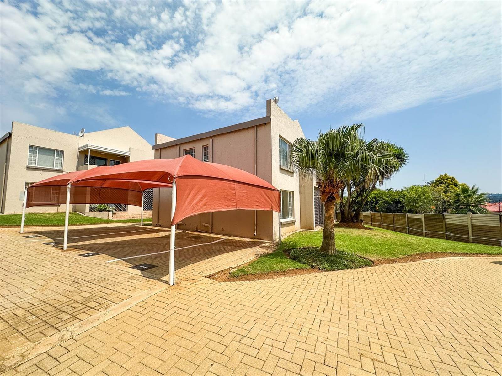 2 Bed Townhouse in Garsfontein photo number 28