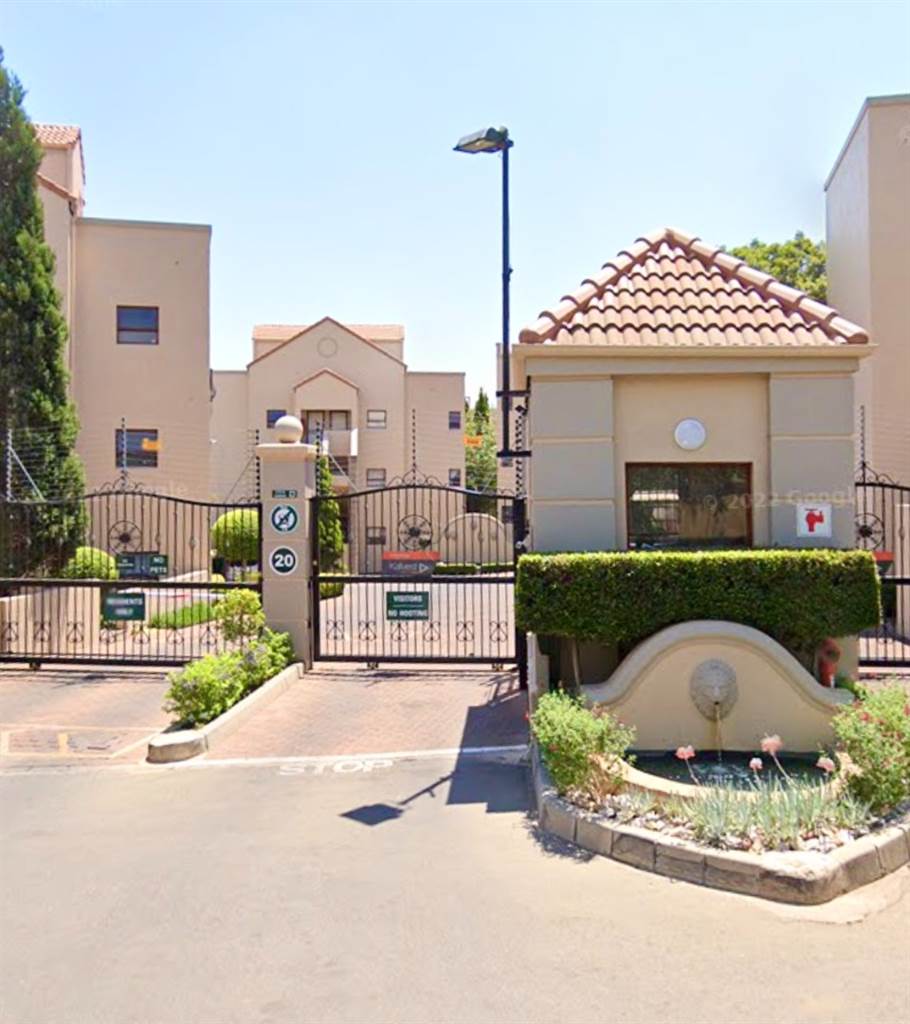 2 Bed Townhouse in Sunninghill photo number 21