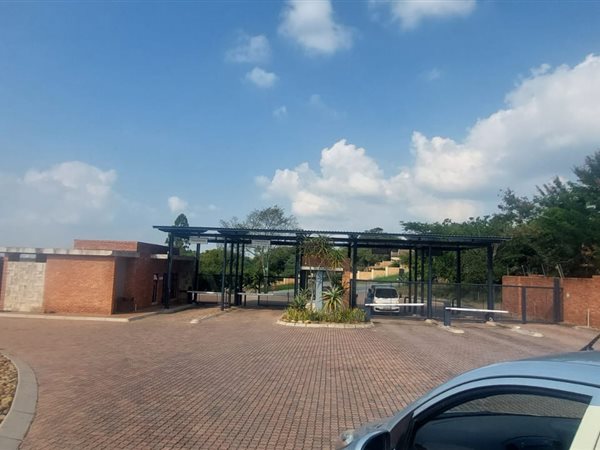 693 m² Land available in Sonheuwel