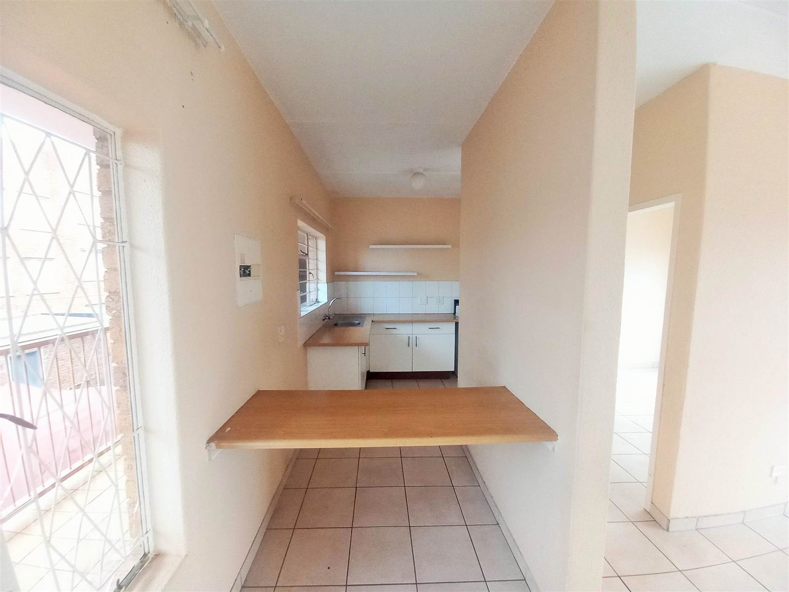 2 Bed Apartment in Brakpan Central photo number 3