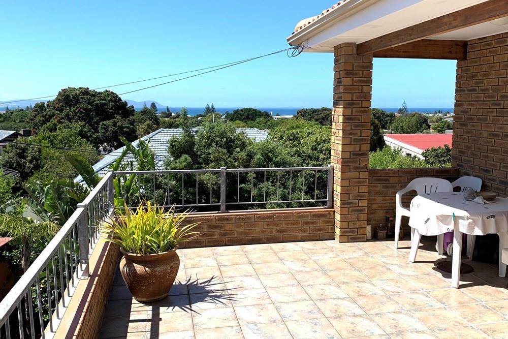4 Bed House in Northcliff photo number 7