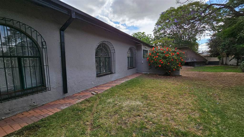 5 Bedroom House 5 Bedroom House