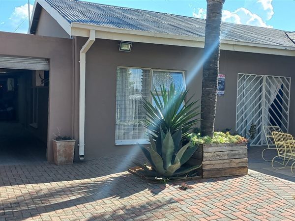 4 Bedroom House 4 Bedroom House
