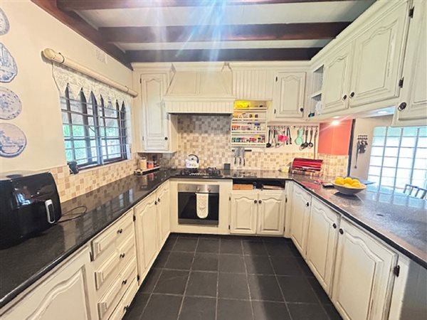 4 Bedroom House 4 Bedroom House