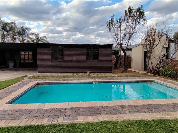 6 Bedroom House 6 Bedroom House