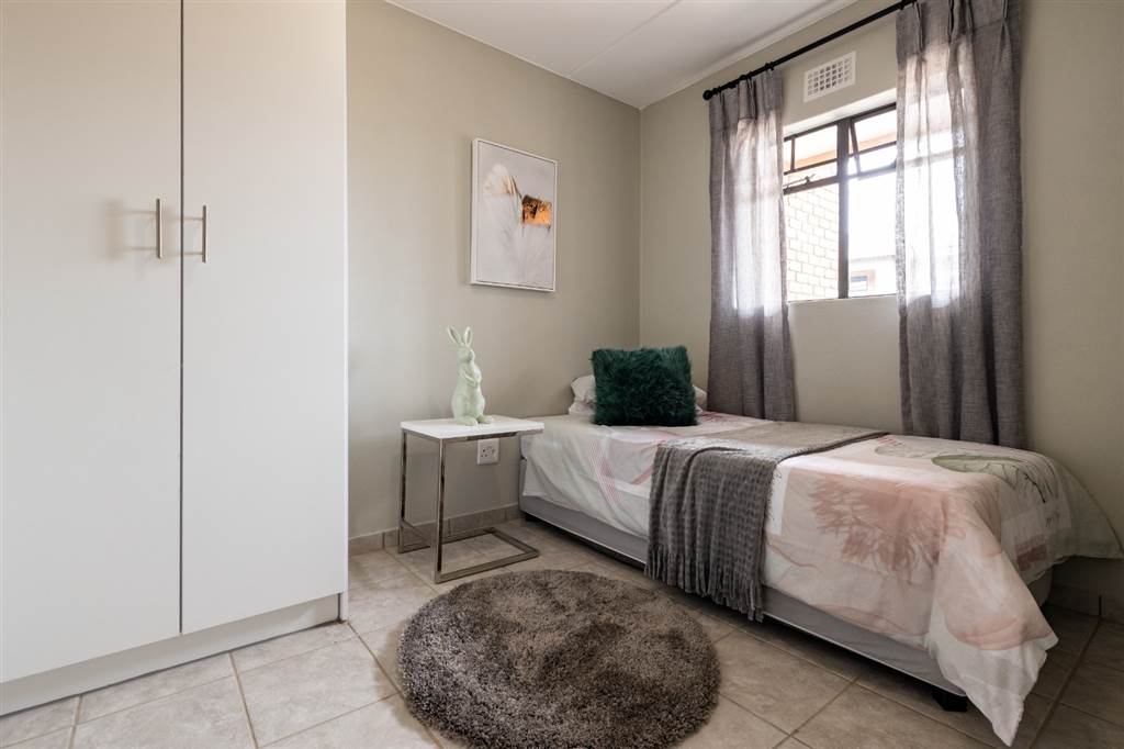 2 Bed Apartment in Katlehong photo number 9
