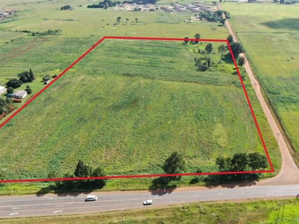 8.5 ha Land available in Tarlton