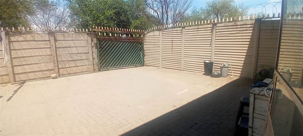 1000  m² Commercial space in Vereeniging Central photo number 5