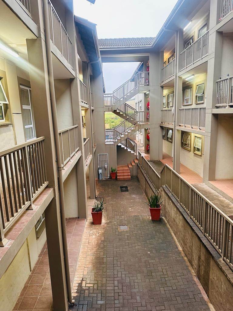 2 Bed Apartment in Empangeni Central photo number 8