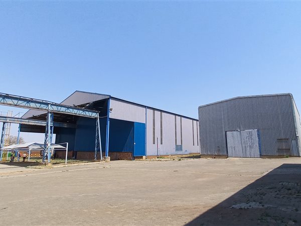 13 251  m² Industrial space