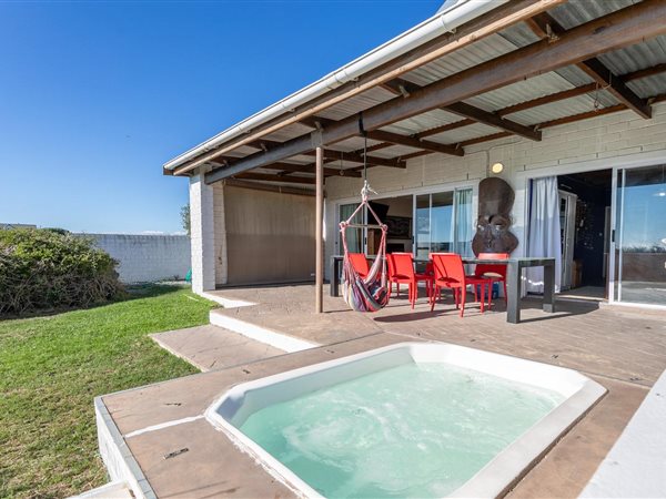 4 Bed House in Grotto Bay