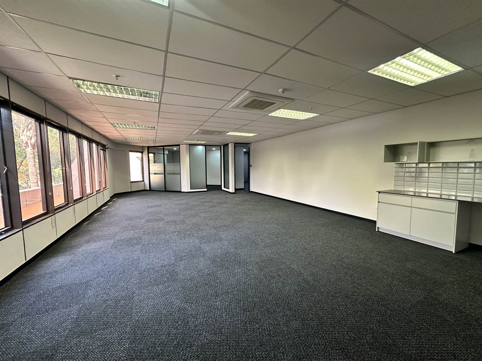 136  m² Commercial space in Parktown photo number 1