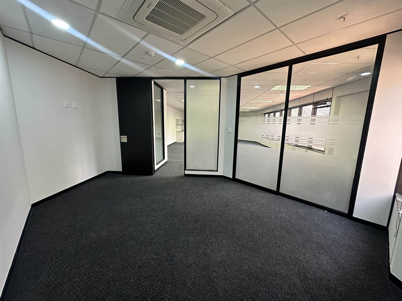 136  m² Commercial space in Parktown photo number 6