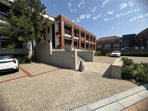 217  m² Commercial space